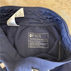 Figs jogger  XS Scrub Pants in navy blue
